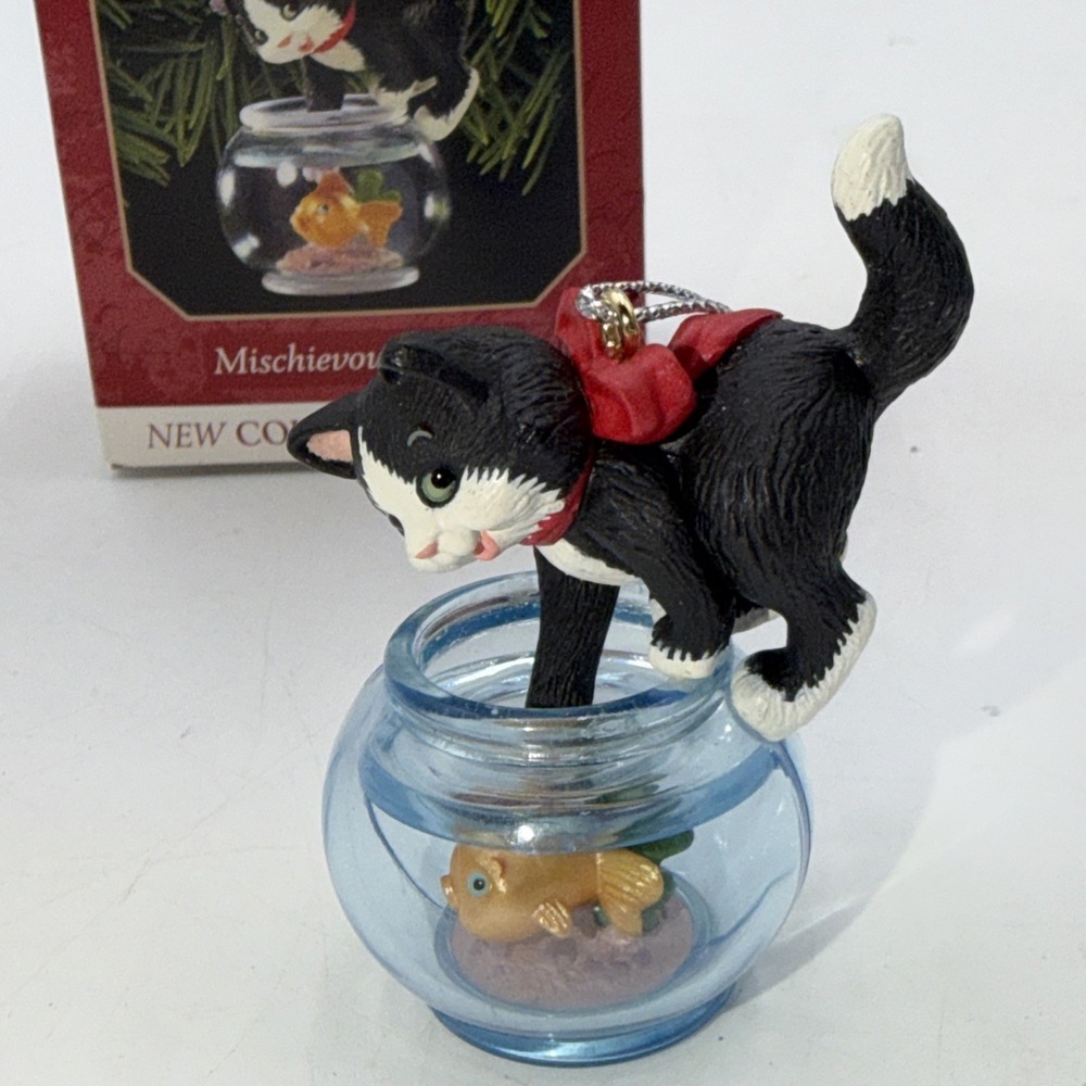 Hallmark Keepsake Ornament "Mischievous Kittens" 1999 1st in Series Fishbowl
